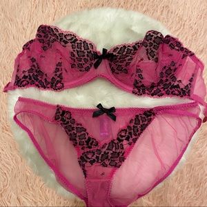 EUC L’Agent by Agent Provacateur Bra/Panty set 34E/large